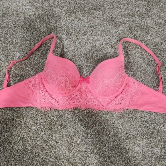 Victoria's Secret - Picture 2 of 5